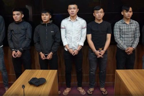 Nhóm đối tượng vác phóng lợn, mác tự chế chém nhau náo loạn quán nhậu