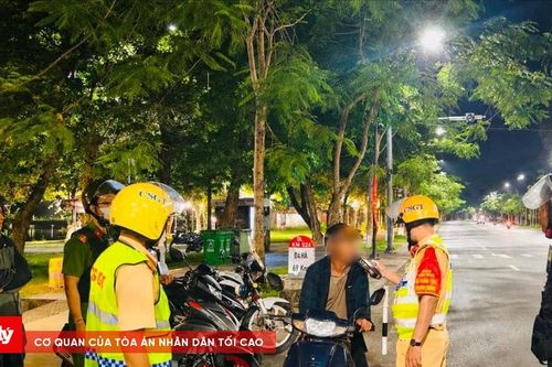 Tuần tra xuyên đêm, trấn áp tội phạm đường phố dịp lễ tại Huế