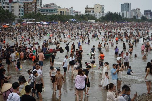 Du lịch lễ 30/4 – 1/5: Điểm đến quen thuộc 'vỡ trận' vì lượng khách tăng đột biến