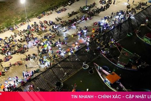 Hải sản mùa du lịch tăng giá, ngư dân Hà Tĩnh phấn khởi vươn khơi