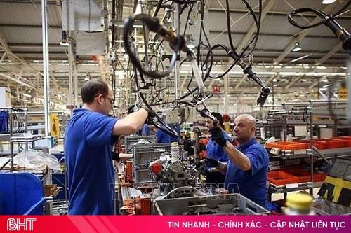 Ngày Quốc tế Lao động 1/5: Con người là trung tâm