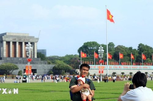 Hà Nội: Người dân nô nức 'check-in' tại Quảng trường Ba Đình
