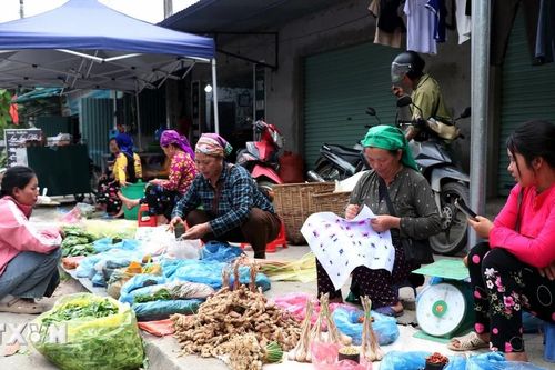 Sắc màu nhộn nhịp nơi chợ vùng cao Tuyên Quang