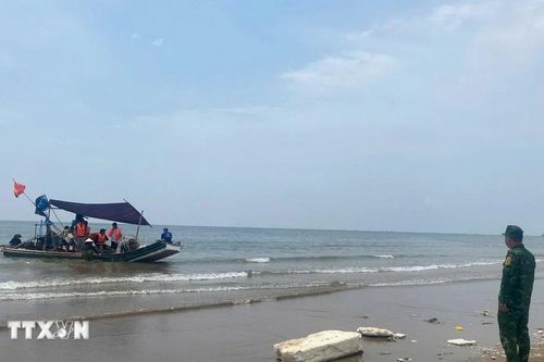 Thanh Hóa: Ngăn chặn hiện tượng dùng bè mảng chở khách 'chui' trên biển