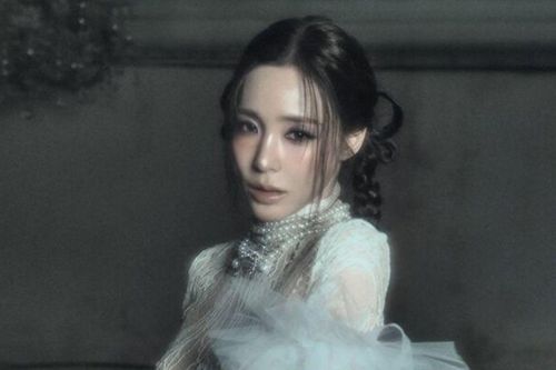Tiffany Young tái xuất đầy mê hoặc với hình ảnh táo bạo