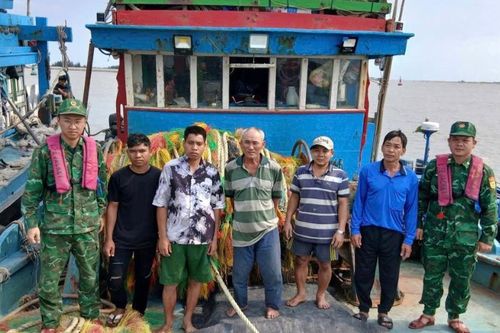 Bắt giữ 2 tàu vận chuyển trái phép 15.000 lít dầu DO