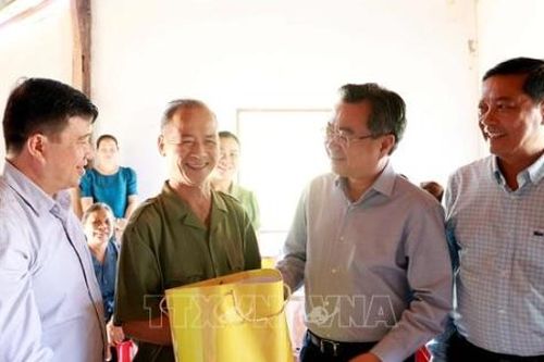 Đồng chí Nguyễn Thanh Nghị thăm, tặng quà gia đình chính sách tại Lâm Đồng, Quảng Ngãi