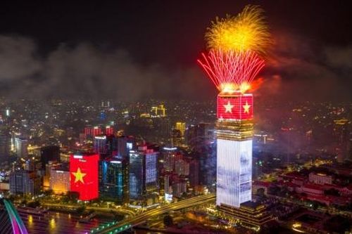 Saigon Marina IFC thắp sáng biểu tượng mới TP. Hồ Chí Minh
