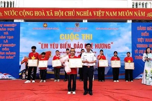 Bồi đắp tình yêu biển đảo quê hương cho thế hệ trẻ