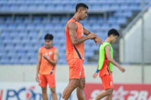 Đỗ Phi Long: Lá chắn thép 1m96 giải bài toán thăng tiến cho Đội tuyển Việt Nam