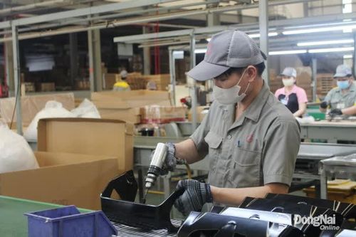 KỶ NIỆM 140 NĂM NGÀY QUỐC TẾ LAO ĐỘNG (1-5) Khơi sức bật sản xuất từ người lao động