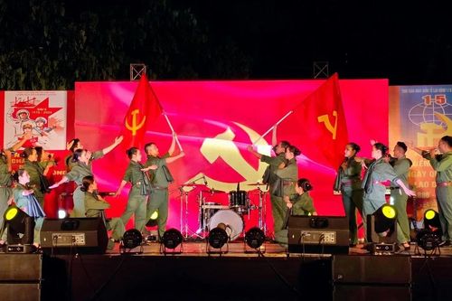 Ấn tượng chương trình nghệ thuật kỷ niệm Ngày giải phóng miền Nam và Quốc tế Lao động