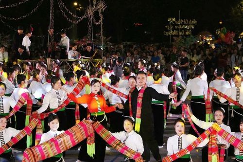 Đội 'Khát vọng Tây Bắc' giành giải Nhất Hội thi 'Lung linh vòng Xòe' năm 2026