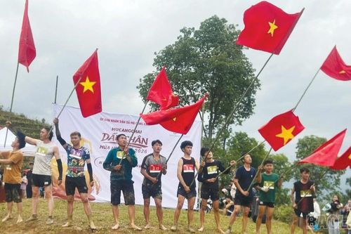 300 vận động viên tham gia Giải leo ruộng bậc thang 'Dấu chân mùa nước đổ'
