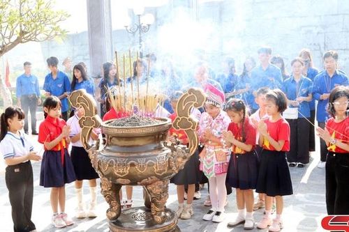 Tự hào trang sử vẻ vang của dân tộc