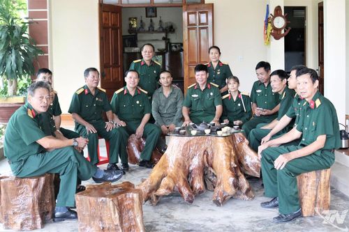 Nước mắt ngày đoàn viên