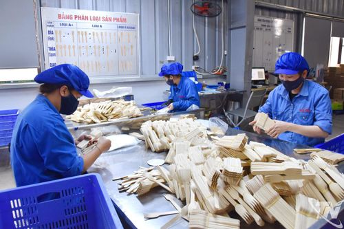 Doanh nghiệp 'nâng chuẩn' môi trường làm việc vì người lao động