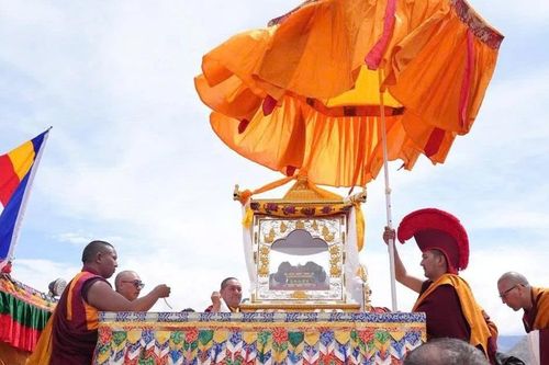 Ấn Độ: Lần đầu tiên xá-lợi Đức Phật được cung thỉnh đến Ladakh để công chúng chiêm bái