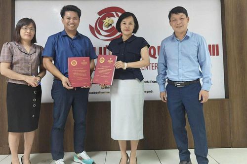 Làm việc với Ủy ban Quốc tế về Người Mất tích và trao tặng Hồ sơ chứng tích chiến tranh cho Trung tâm Lưu trữ Quốc gia III