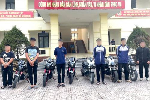 Ẩn họa tình trạng xe máy điện bị 'độ chế' rồi giao cho học sinh sử dụng