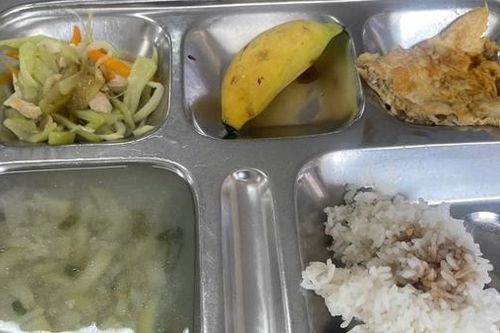 Đừng để nỗi lo ám ảnh phụ huynh về suất ăn bán trú