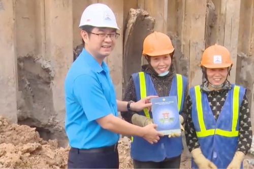 Công đoàn động viên người lao động làm việc xuyên lễ
