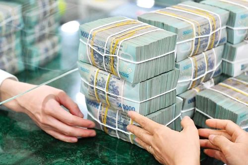 Nhiều ngân hàng giảm lãi suất, thanh khoản vẫn chịu áp lực