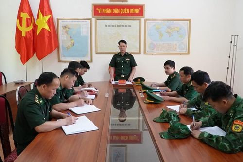 Kiểm tra, động viên cán bộ, chiến sĩ trực sẵn sàng chiến đấu dịp 30/4 và 1/5 tại các đồn Biên phòng