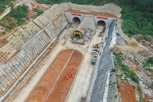 Sôi nổi khí thế thi công xuyên lễ tại dự án cao tốc Đồng Đăng - Trà Lĩnh