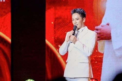 Tú Dưa từng suýt từ chối giao ca khúc 'Việt Nam khúc kiêu hùng' cho Anh Quân Idol