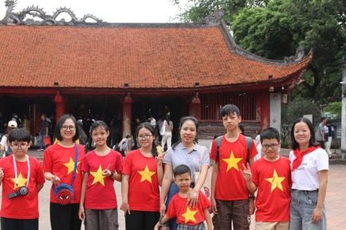 Bùng nổ du lịch nghỉ lễ 30-4, 1-5 Hà Nội sôi động, nhiều điểm đến trong cả nước lượng khách tăng quá tải