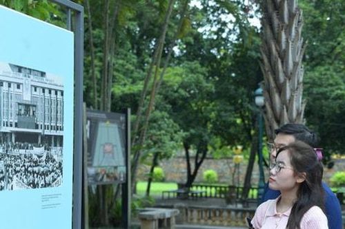 'Tiếp lửa' cho tình yêu đất nước và lòng tự hào dân tộc