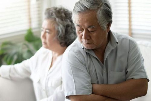 Sống gần hết đời vẫn ly hôn: Chồng 93 tuổi nói thẳng lý do gây sốc