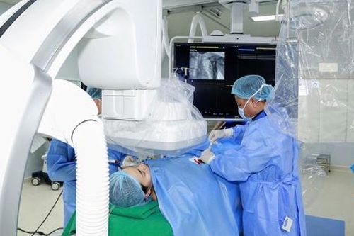 Căn bệnh rối loạn nhịp tim khiến lồng ngực cô gái 'rung lên dữ dội'