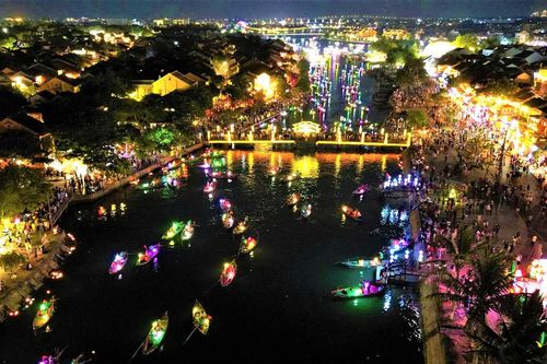 Đà Nẵng: Phố cổ Hội An lung linh, sôi động về đêm