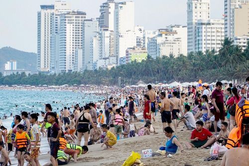 Xác minh vụ 'chặt chém' khách Thái cây kem 100.000 đồng ở Nha Trang