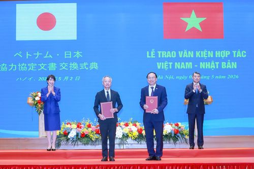 Việt Nam - Nhật Bản ký kết loạt văn kiện hợp tác mới