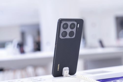 Cuộc chiến smartphone lại nóng lên