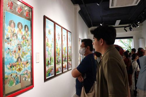 Khai mạc triển lãm 'Nam sử họa kiếng'