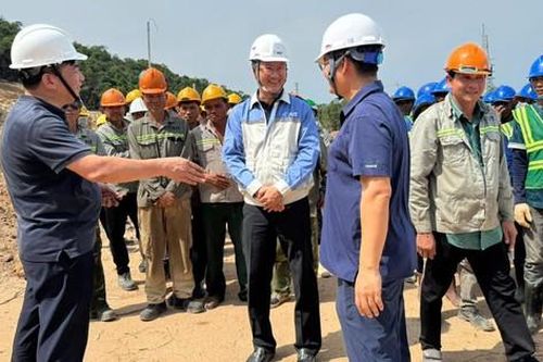 Ngành điện sát cánh cùng người lao động trên các công trường thi công xuyên lễ 30/4-1/5