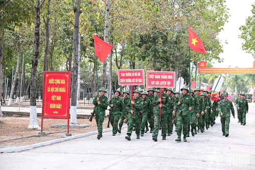 Chiến sĩ biên phòng vượt nắng thao trường, say sưa luyện tập