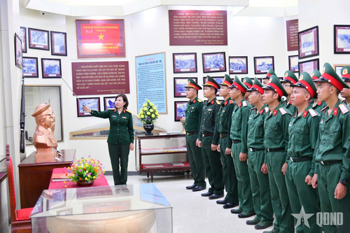 Sư đoàn 324 (Quân khu 4): Xây dựng bản lĩnh chính trị cho bộ đội từ sự kết hợp giữa truyền thống và hiện đại