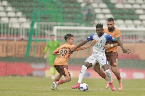 V-League 2025/26 vòng 21: 'Gom điểm' không dễ