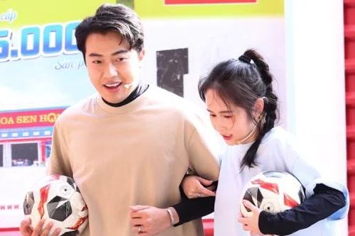 Cặp vợ chồng Cris Phan, Mai Quỳnh Anh lăn xả thử thách, giành về 250 triệu đồng cho trẻ mồ côi