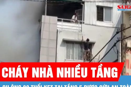TPHCM: Cháy nhà nhiều tầng, cụ ông 82 tuổi kẹt tại tầng 5 được cứu an toàn