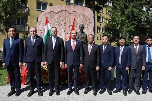 Kỷ niệm 136 năm Ngày sinh Chủ tịch Hồ Chí Minh tại Hungary: Lan tỏa tư tưởng đoàn kết quốc tế