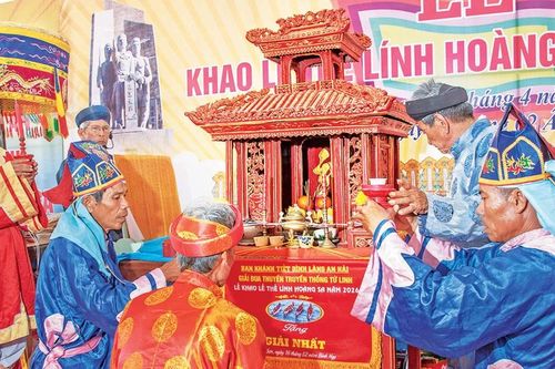 Thần Hoàng Sa về Long Đình
