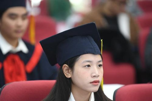 Ai có quyền giải thể trường đại học?