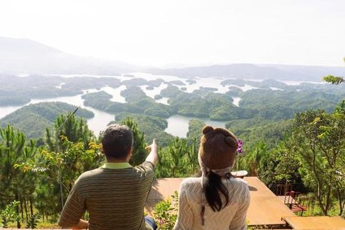 Cô gái ở TPHCM nghỉ việc, cùng bố đi phượt khắp Việt - Lào trong 2 tháng