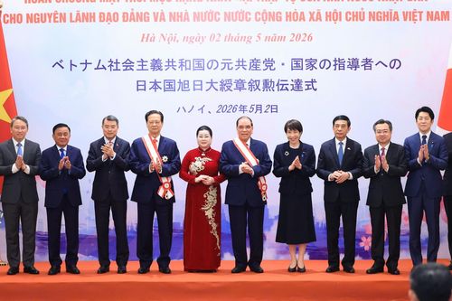 Thủ tướng Nhật trao huân chương cho nguyên Tổng Bí thư Nông Đức Mạnh, nguyên Thủ tướng Nguyễn Tấn Dũng